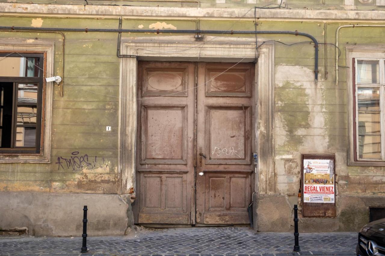 The Bear'S Den In Old City Centre Μπρασόβ Εξωτερικό φωτογραφία